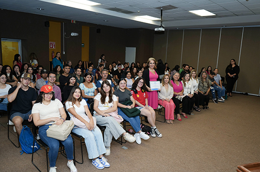 Inspiran a comunidad estudiantil con conferencia Emprender sin miedo