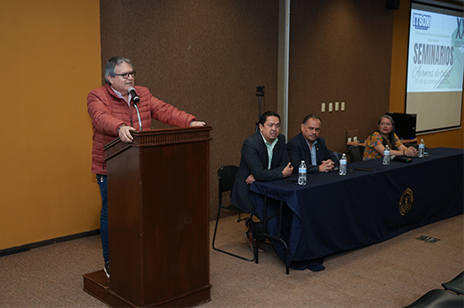 Estudiantes de doctorado presentan avances de tesis