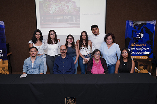 Realizan restauración del mural del Teatro Óscar Russo Vogel