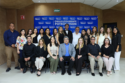 Reconocen a primera generación de Arquitectura por culminar estudios