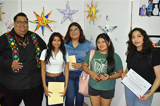 Cierran con muestra talleres artísticos de Escenografía y Cartonería