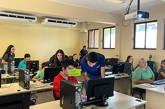 Impulsan la Alfabetización Tecnológica